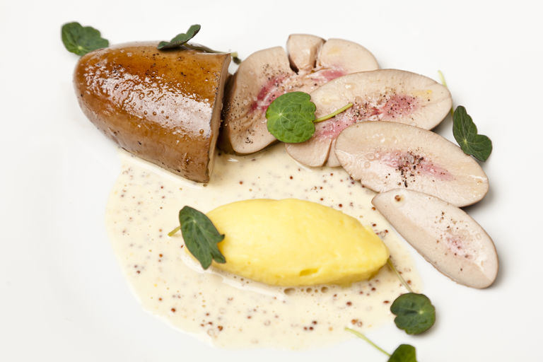 Hay-smoked pork kidneys with savora mash