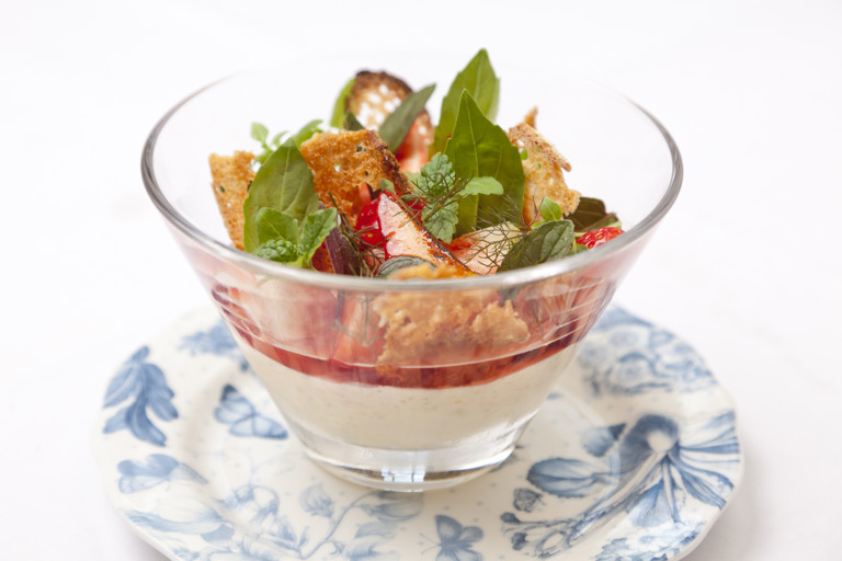 Chilled rice pudding and strawberries