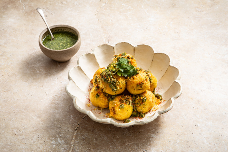 Batata vada with coriander chutney
