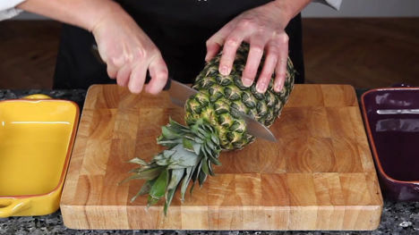 How to prepare a pineapple