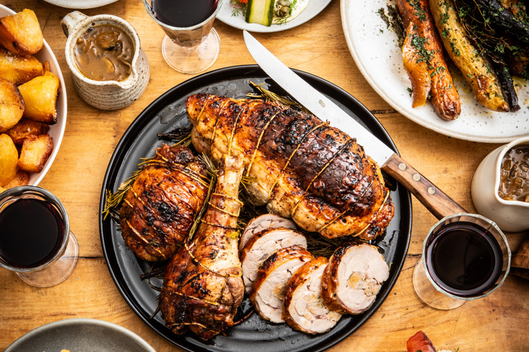 Jointed stuffed turkey with clementine, thyme and honey glaze 