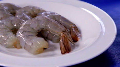 How to devein a prawn