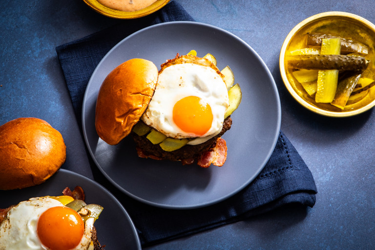Fried egg smash burgers