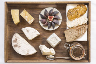 How to create a vegetarian cheeseboard
