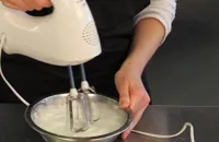 How to whisk egg whites