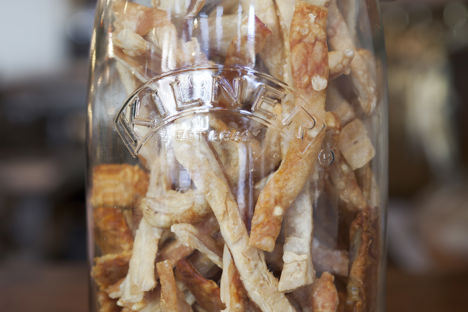 How to make pork scratchings