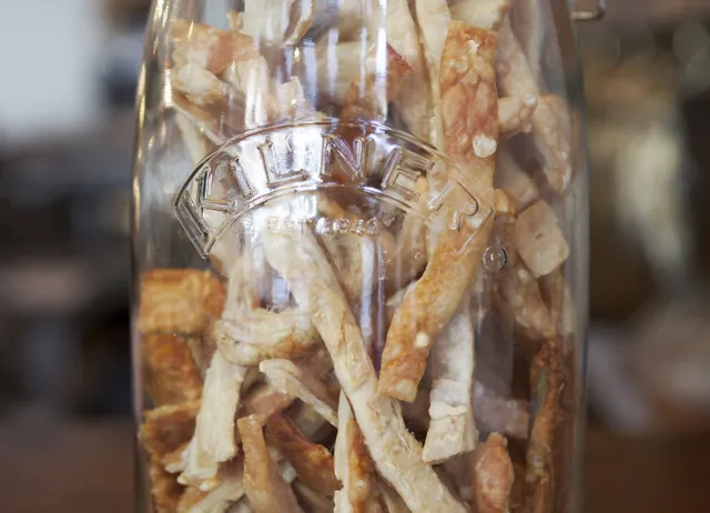 How to make pork scratchings