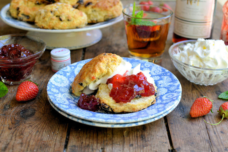 Cream scones with Pimm's strawberry jam