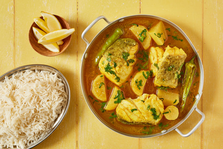 Bangladeshi fish curry with daikon