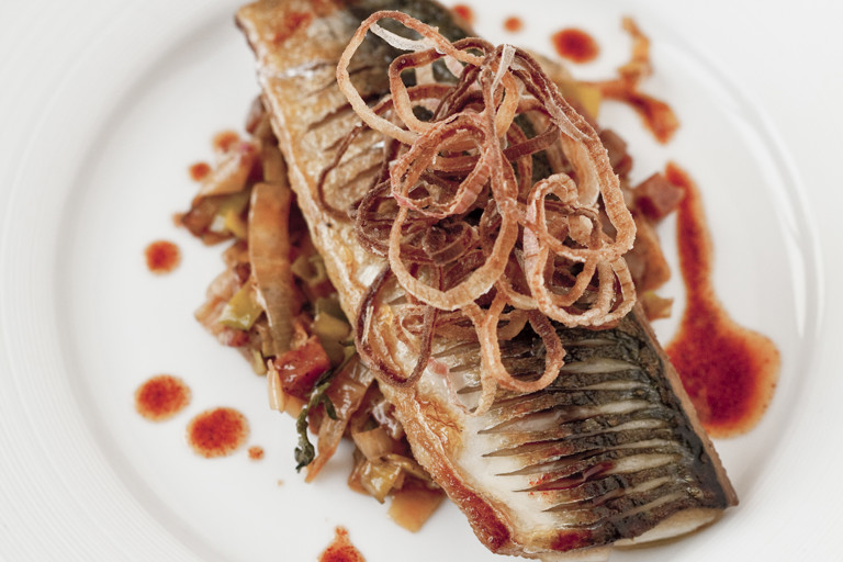 Pan-fried mackerel, chorizo-braised leeks and shallot crisps