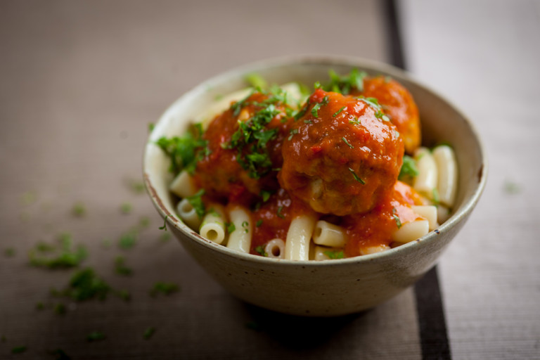 Turkey meatballs with pepper sauce