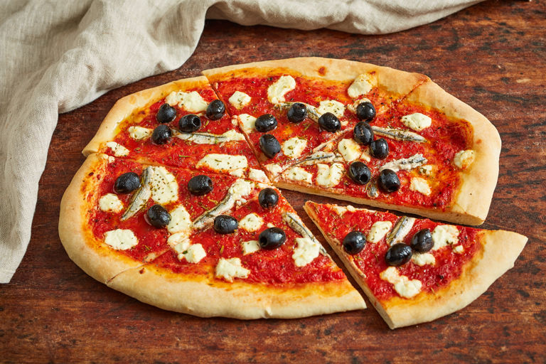 Barbecued pizza with passata, anchovies and goat's cheese