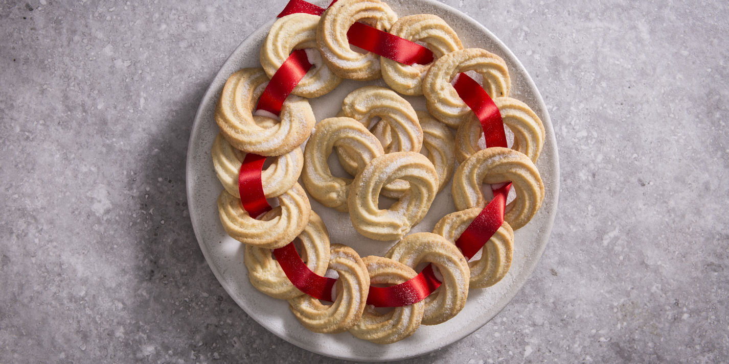 Vaniljekranse – Danish Christmas butter biscuits