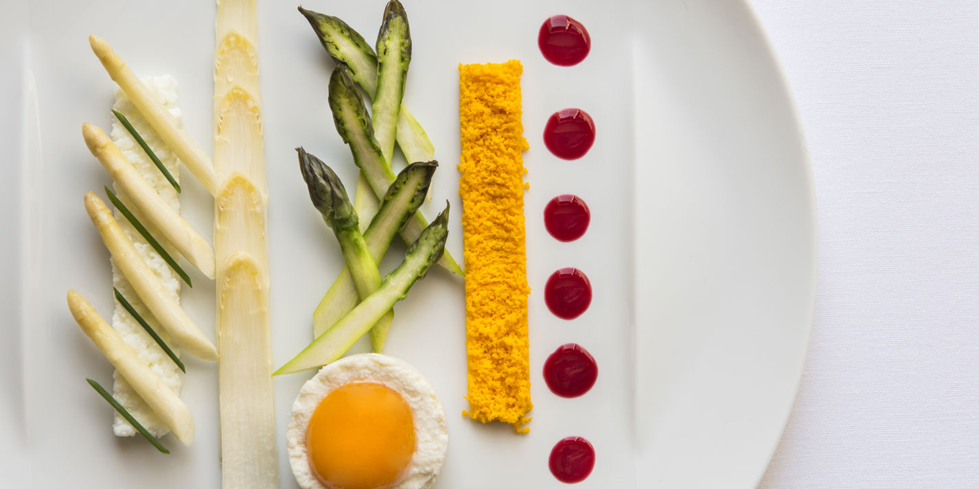 Bio Eggs with Asparagus Recipe - Great Italian Chefs