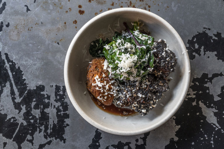 Braised ox cheek with spiced crushed carrots and horseradish