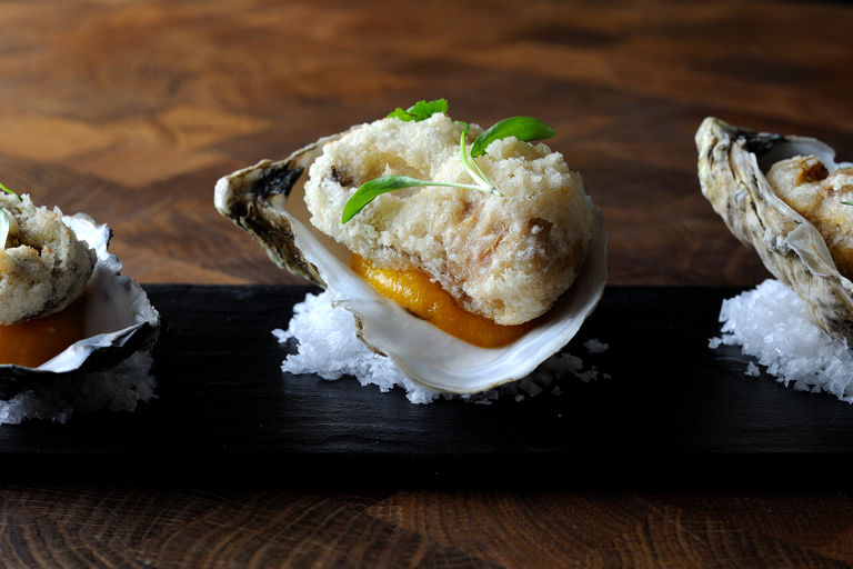 Oysters in crispy tempura batter with apricot purée		