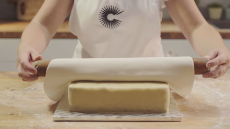 How to ice a square cake