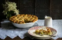 Gooseberry, apple and elderflower pie