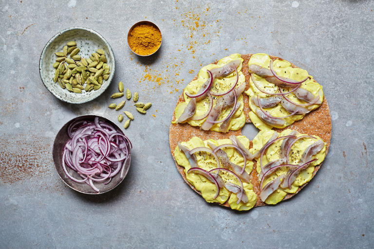 Pickled herring, potato and curried mayonnaise crispbread