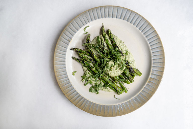 Asparagus with bhangjeera (hempseed) chutney
