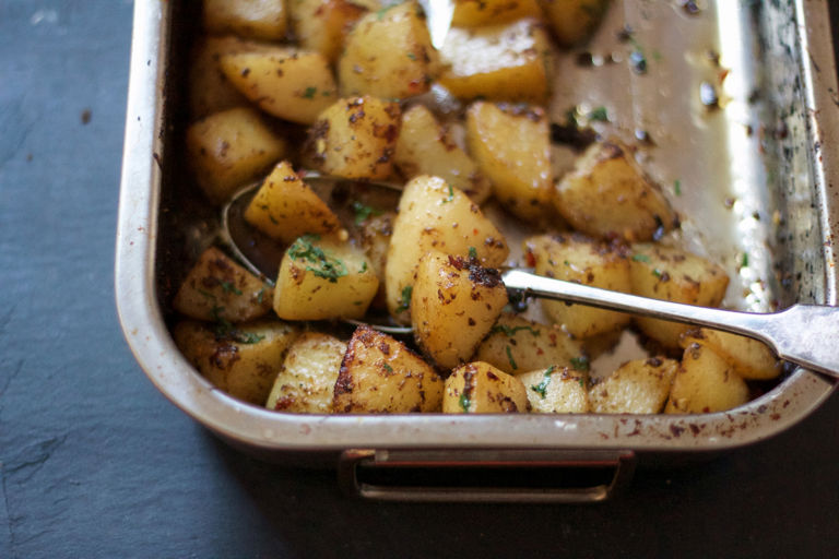 Spiced roast potatoes with coriander, cumin and black pepper