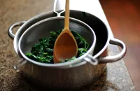 How to wilt spinach