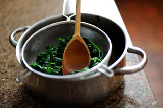 How to wilt spinach