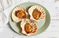 Grilled scallops with oyster sauce and sesame